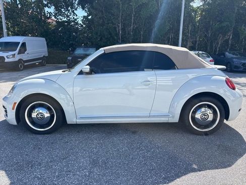 Used 2018 Volkswagen Beetle 2.0T S w/ Style & Comfort Package image 4