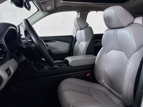 Used 2024 Honda Pilot Touring image 18