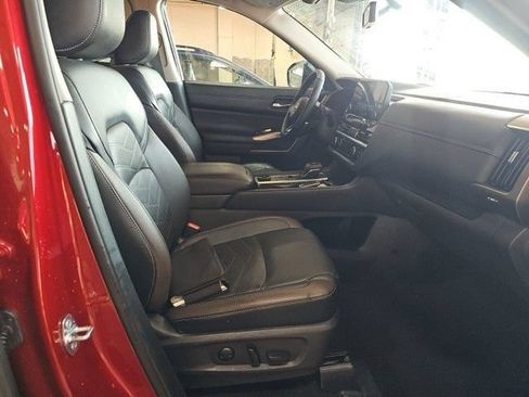 Used 2023 Nissan Pathfinder Platinum AWD/4WD image 10