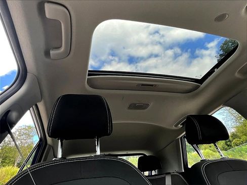 Used 2025 Hyundai Venue SEL image 20