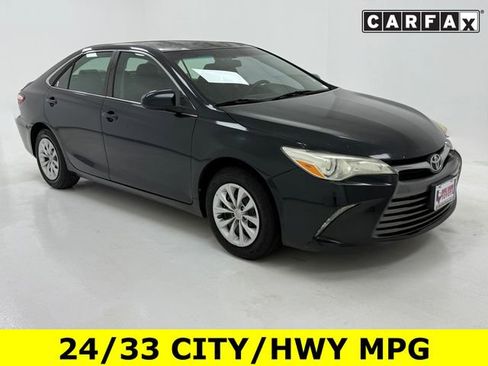 Used 2017 Toyota Camry LE FWD image 1