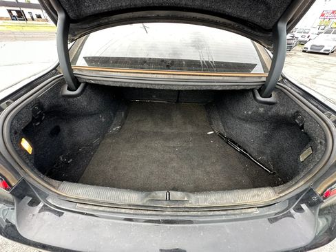 Used 2017 Dodge Charger SE RWD image 18
