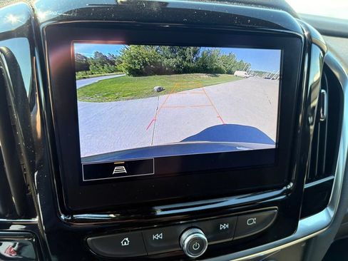 Used 2023 Chevrolet Traverse LT FWD image 26
