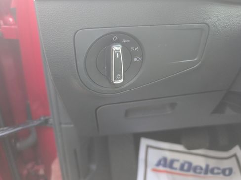 Used 2018 Volkswagen Tiguan SE w/ Panoramic Sunroof Package image 15