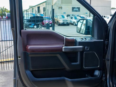 Used 2015 Ford F150 Platinum w/ Equipment Group 701A Luxury image 11