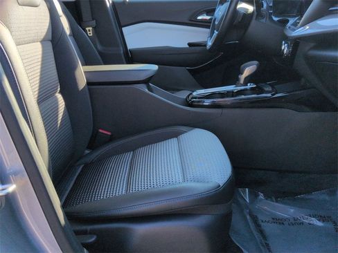 Used 2024 Chevrolet Trax LT w/ Driver Confidence Package image 23