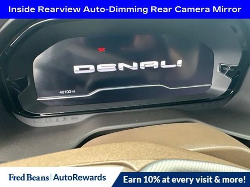 Used 2023 GMC Yukon XL Denali AWD/4WD image 10