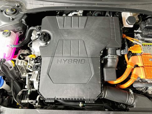 Used 2025 Hyundai Elantra SEL FWD image 32