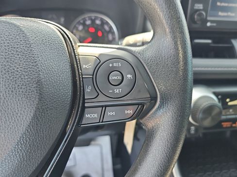 Used 2022 Toyota RAV4 LE FWD image 15