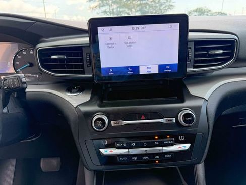 Used 2020 Ford Explorer XLT w/ Equipment Group 202A AWD/4WD image 12