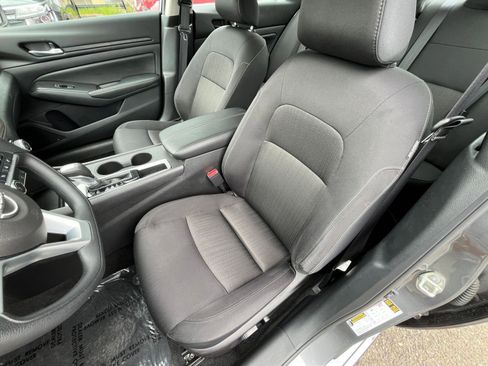Used 2025 Nissan Altima 2.5 SV FWD image 37