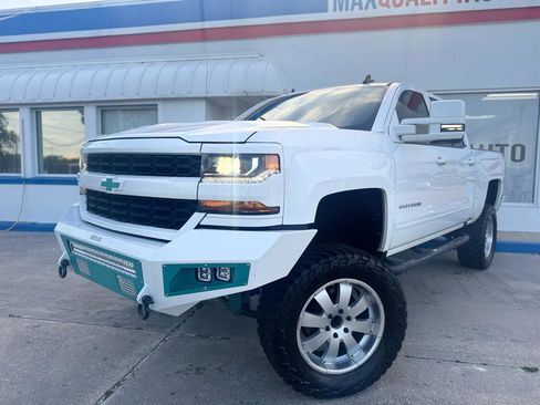 Used 2018 Chevrolet Silverado 1500 LT w/ Trailering Package AWD/4WD image 3