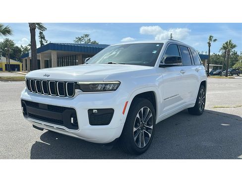 Used 2023 Jeep Grand Cherokee Overland AWD/4WD image 2