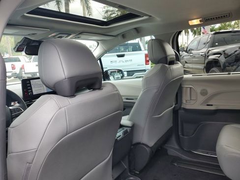 Used 2024 Toyota Sienna XLE image 10