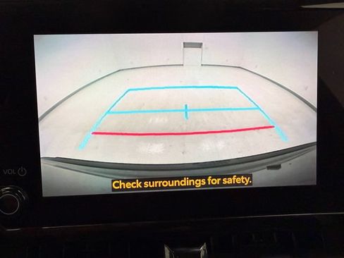 Used 2024 Toyota Corolla Cross LE FWD image 12