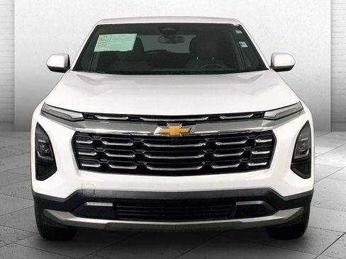 Used 2026 Chevrolet Equinox LT FWD image 2