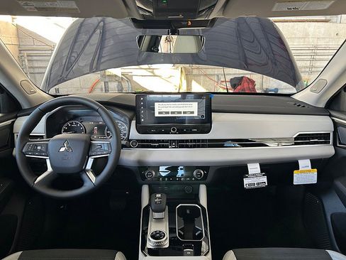 New 2026 Mitsubishi Outlander SE image 22