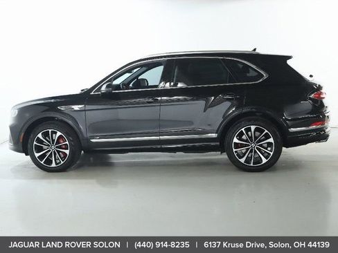 Used 2022 Bentley Bentayga image 4