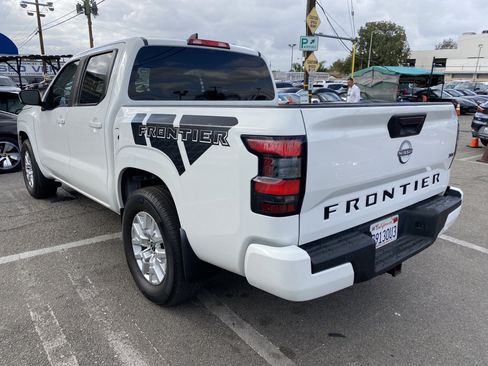 Used 2023 Nissan Frontier SV w/ Graphics Package RWD image 12