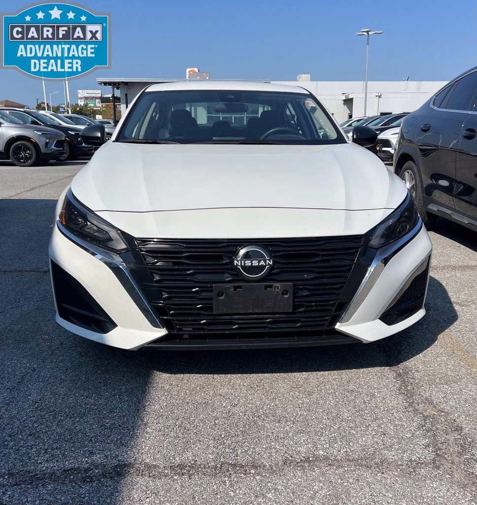 Used 2024 Nissan Altima 2.5 SV FWD image 2