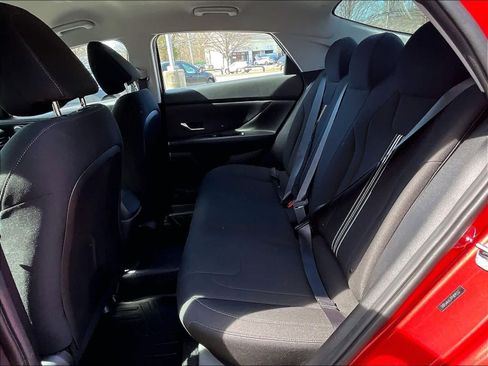 Used 2023 Hyundai Elantra SEL image 15