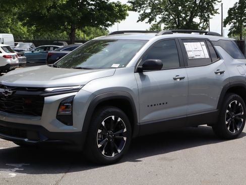 New 2026 Chevrolet Equinox RS w/ Convenience Package III FWD image 3
