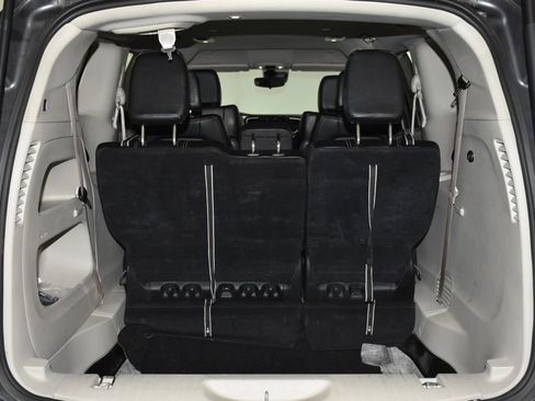 Used 2023 Chrysler Pacifica Touring-L image 27