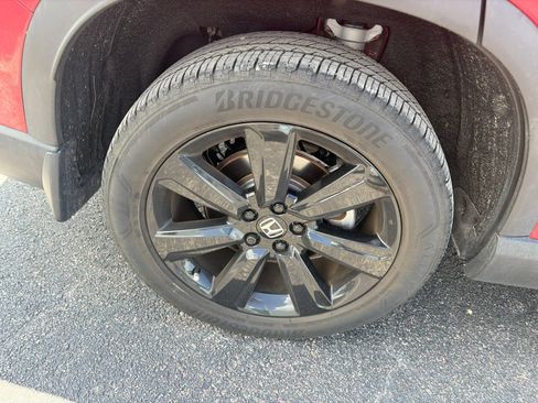 Certified 2025 Honda Pilot Black Edition image 10