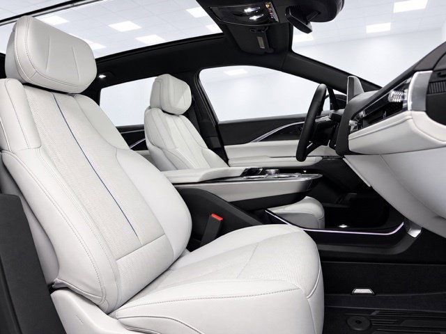 Used 2024 Cadillac Lyriq Luxury AWD/4WD image 18