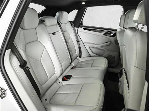 Used 2021 Porsche Macan S AWD/4WD image 21