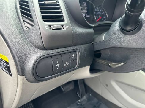 Used 2015 Kia Forte LX FWD image 12