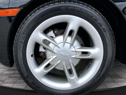 Used 2006 Chevrolet SSR w/ Preferred Equipment Group image 31