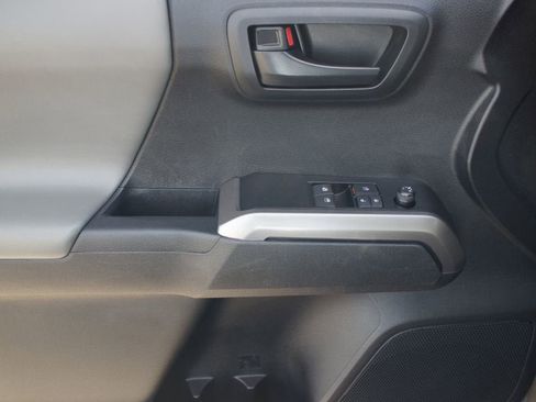 Used 2022 Toyota Tacoma SR5 w/ SR5 Appearance Package (SM) image 25