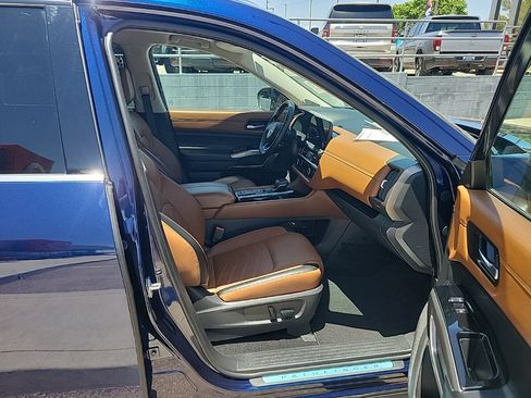 Used 2022 Nissan Pathfinder Platinum w/ Cargo Package FWD image 17