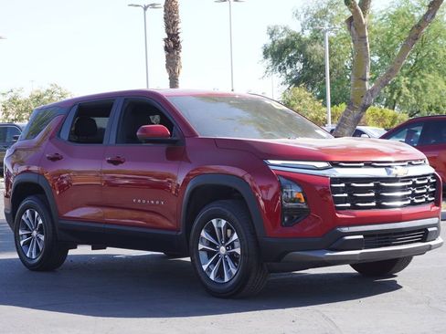 Used 2025 Chevrolet Equinox LT w/ Safety and Technology Package image 4