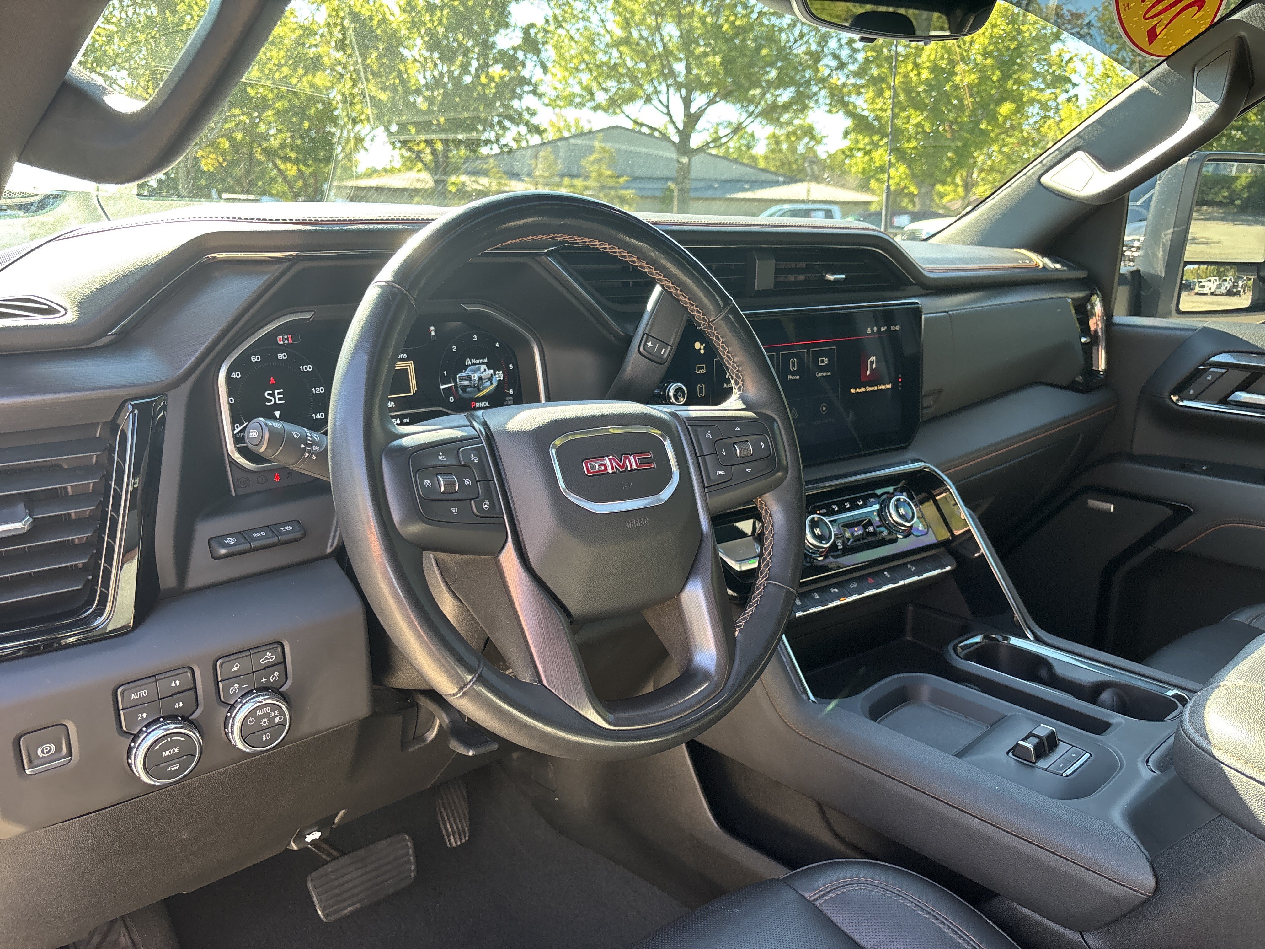 Used 2024 GMC Sierra 2500 AT4 w/ AT4 Premium Plus Package AWD/4WD image 14