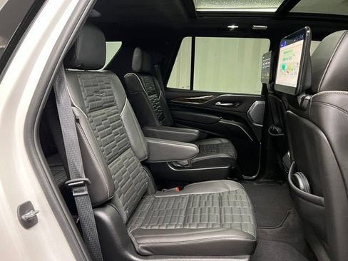 Certified 2024 Cadillac Escalade Premium Luxury Platinum AWD/4WD image 18