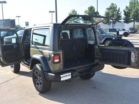 Used 2025 Jeep Wrangler Sport AWD/4WD image 14