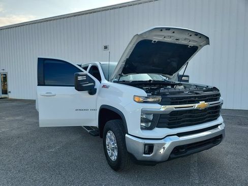 Used 2025 Chevrolet Silverado 2500 LT AWD/4WD image 12