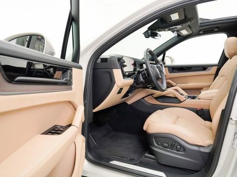 Certified 2026 Porsche Cayenne AWD/4WD image 6
