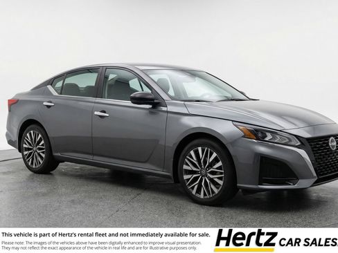 Used 2025 Nissan Altima 2.5 SV FWD image 1