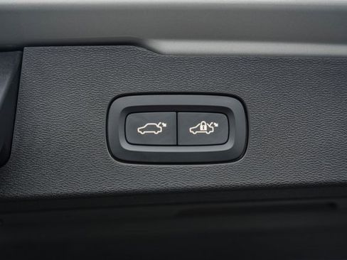 Used 2025 Volvo V60 B5 Cross Country Plus image 11