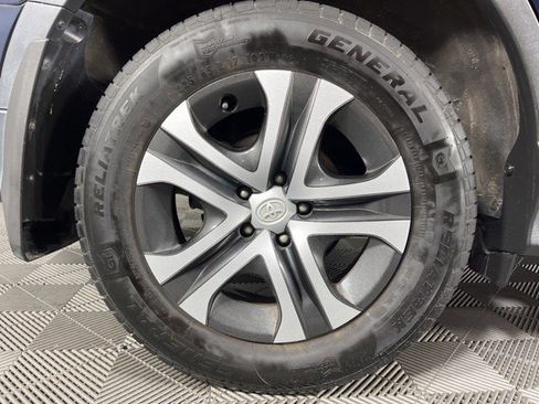 Used 2017 Toyota RAV4 LE FWD image 13