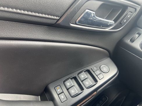 Used 2018 Chevrolet Suburban LT w/ Texas Edition Package RWD image 12