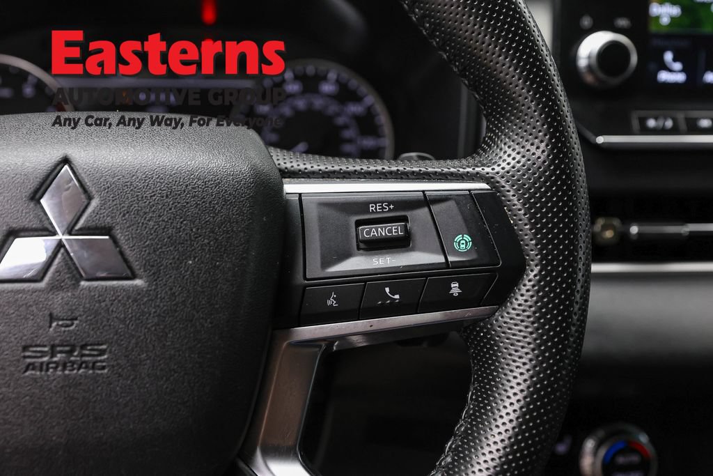 Used 2024 Mitsubishi Outlander SE AWD/4WD image 17