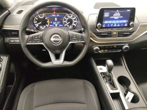 Used 2025 Nissan Altima 2.5 SV FWD image 22