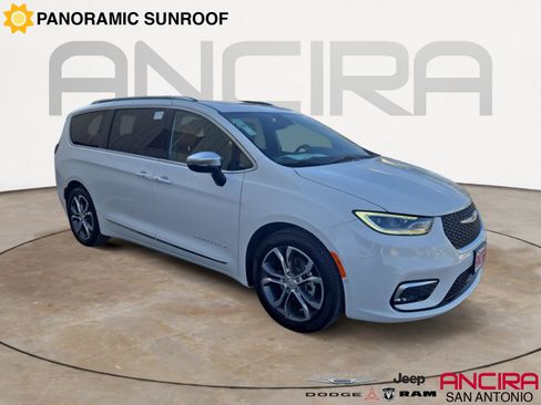 New 2026 Chrysler Pacifica Pinnacle image 1