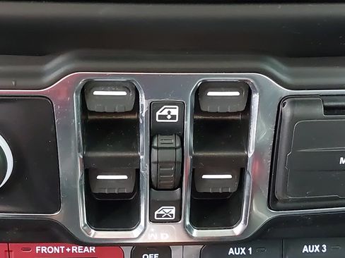 Used 2022 Jeep Wrangler Unlimited Rubicon w/ Xtreme Recon 35" Tire Package AWD/4WD image 29