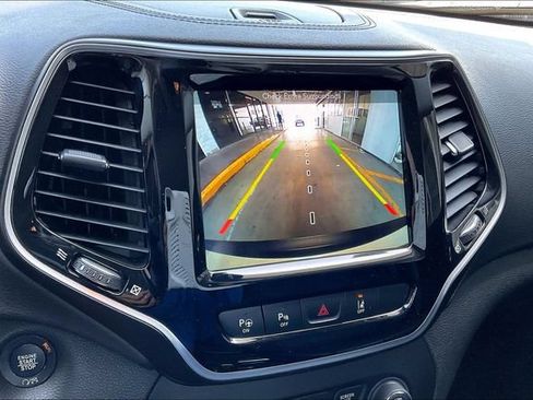 Used 2019 Jeep Cherokee Limited w/ Technology Group FWD image 21