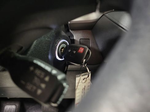 Used 2016 Toyota RAV4 LE image 16